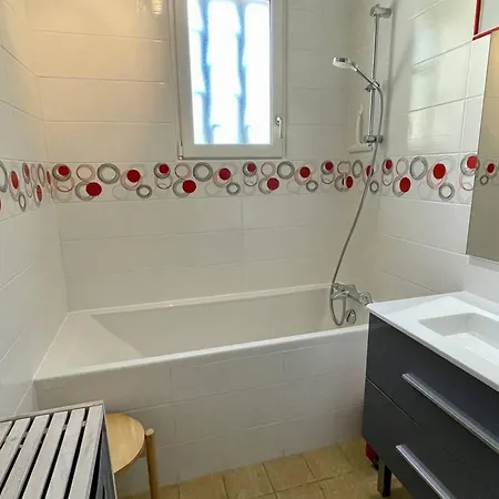 Charmante Maison Avec Piscine Pour 6 Personnes A - Fr-1-824-17 Holiday home